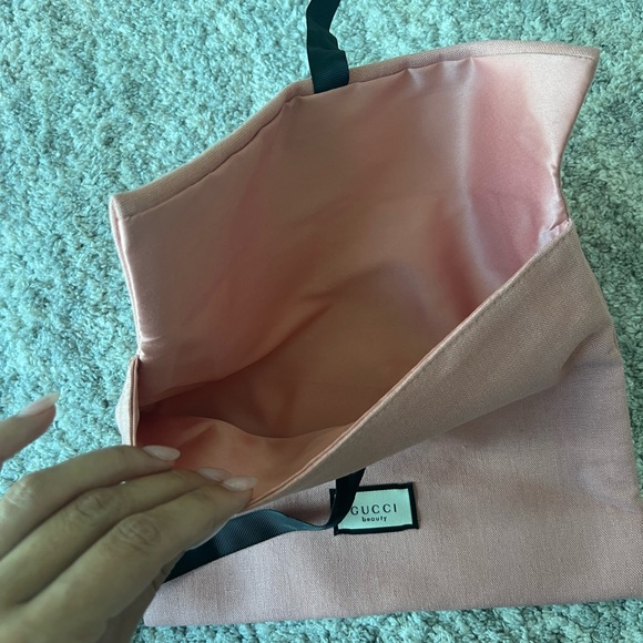 Gucci Beauty Travel Pouch - Picture 3 of 4